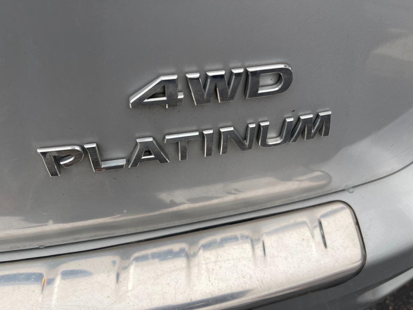 2013 Silver /Black Nissan Pathfinder Platinum 4WD (5N1AR2MM1DC) with an 3.5L V6 DOHC 24V engine, Automatic transmission, located at 547 E. Main St., Orwell, OH, 44076, (440) 437-5893, 41.535435, -80.847855 - Photo#9